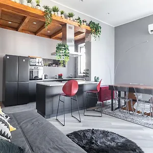 https://nicos-house-city-center.catania-hotels.net